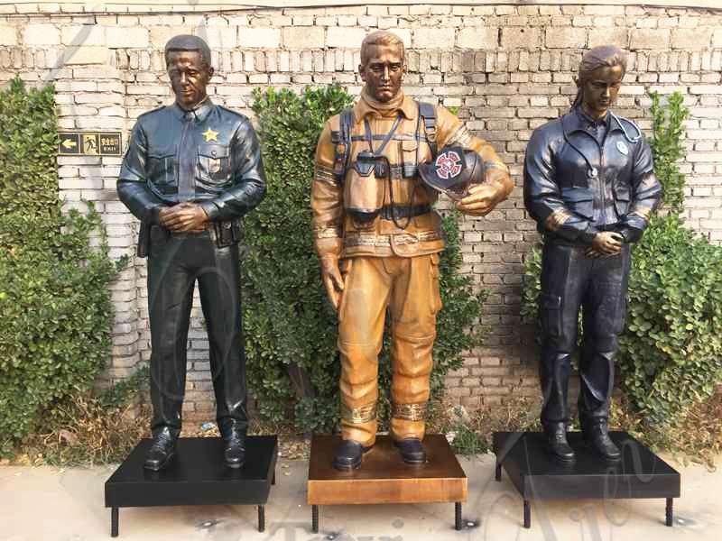 Details Of The Paramedic statue:
