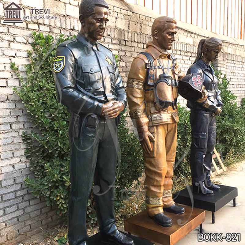 Details Of The Paramedic statue: