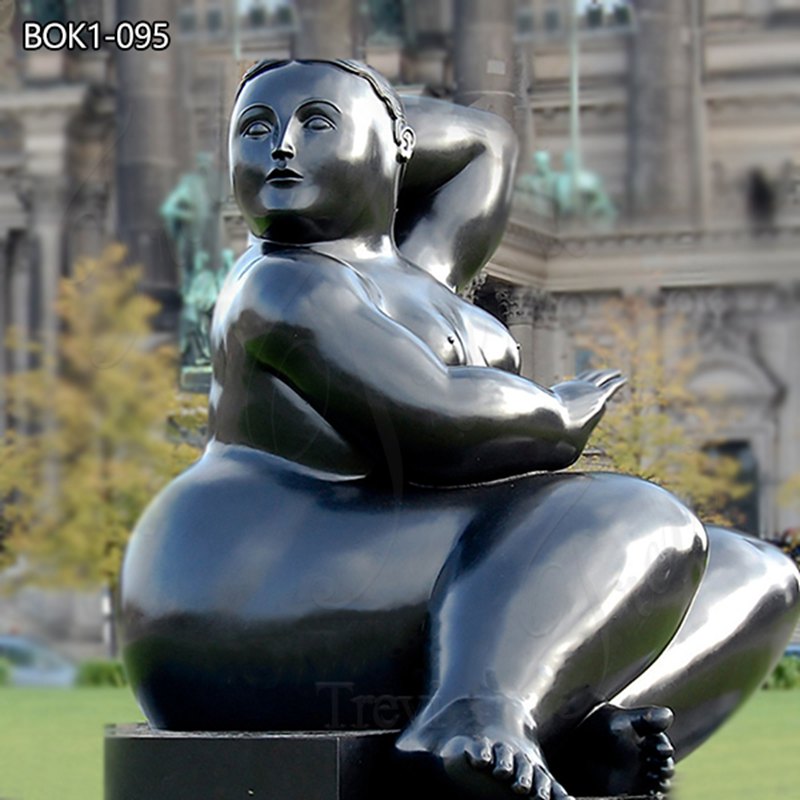 1.famous fat woman statue-Trevi Sculpture