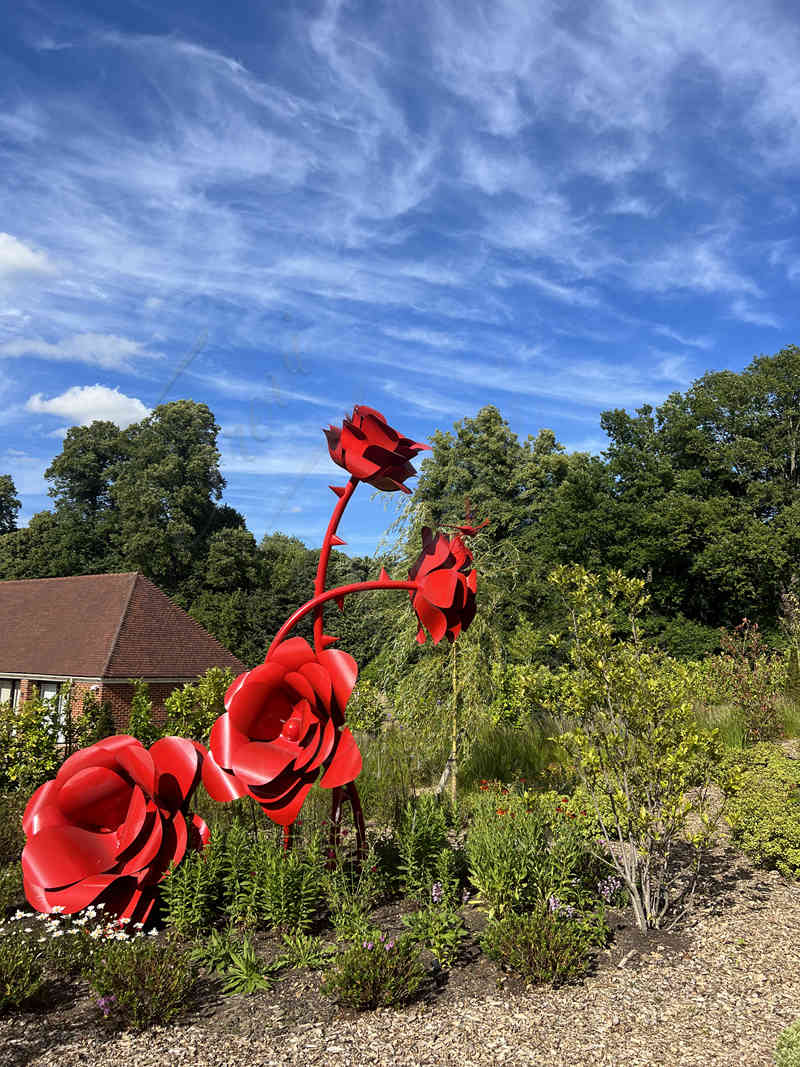 Large flower sculpture - Trevi Sculpture