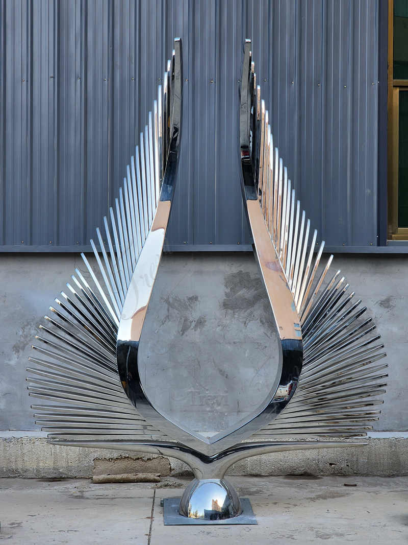 angel wings-Trevi Sculpture