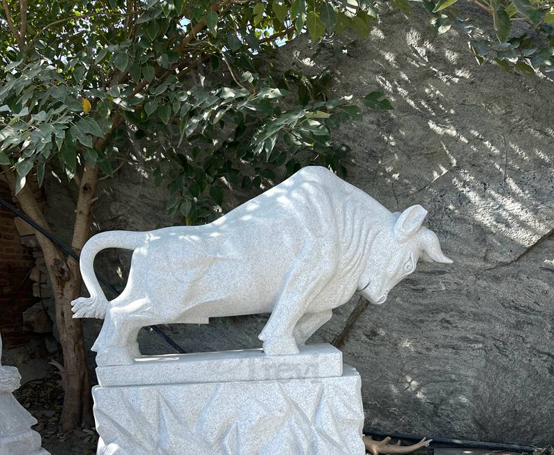 Marble bull statue - Trevi statue