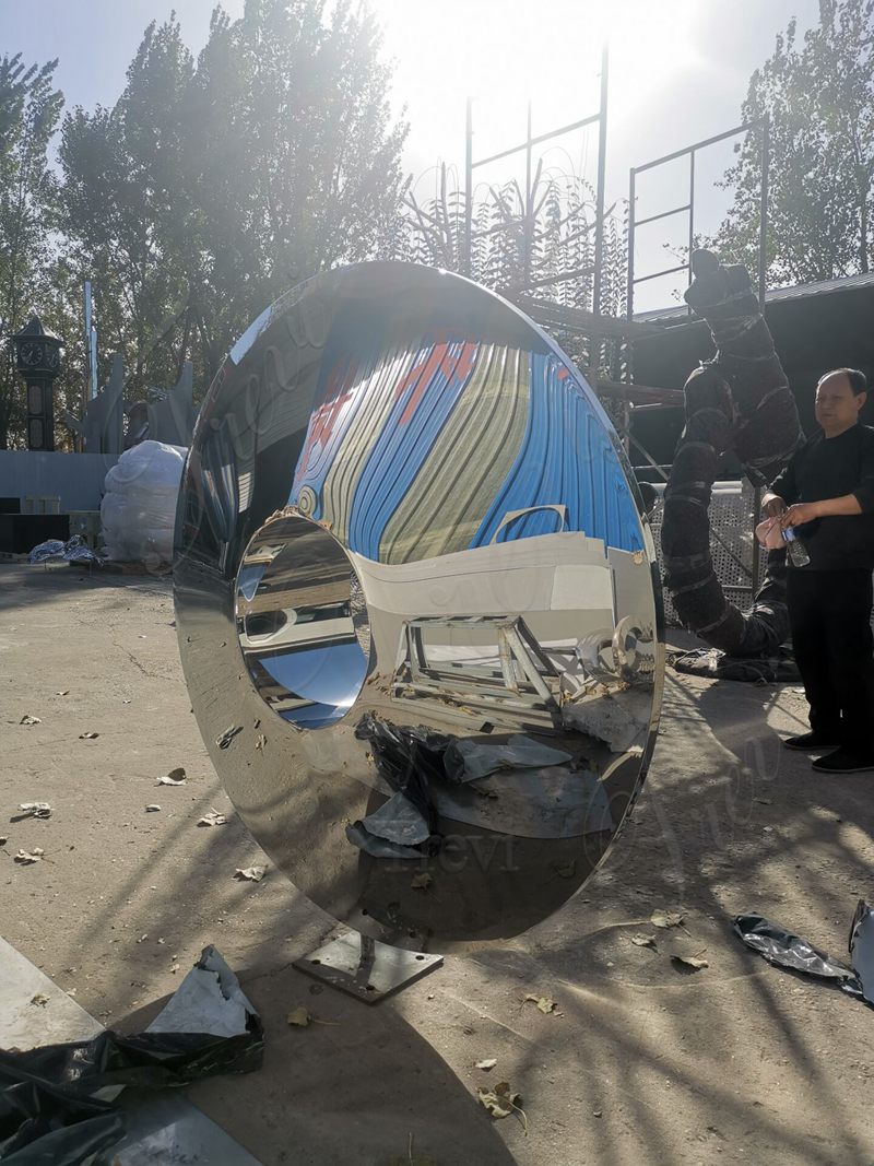 Mirror Stainless Steel Sculpture Circular