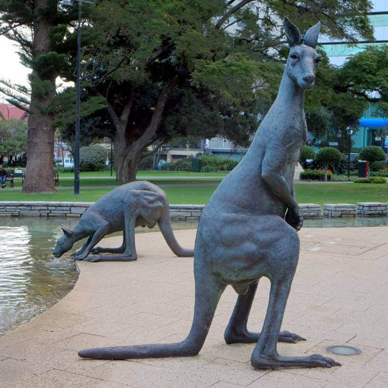 bronze kangaroo sculpture - Trevi Statue