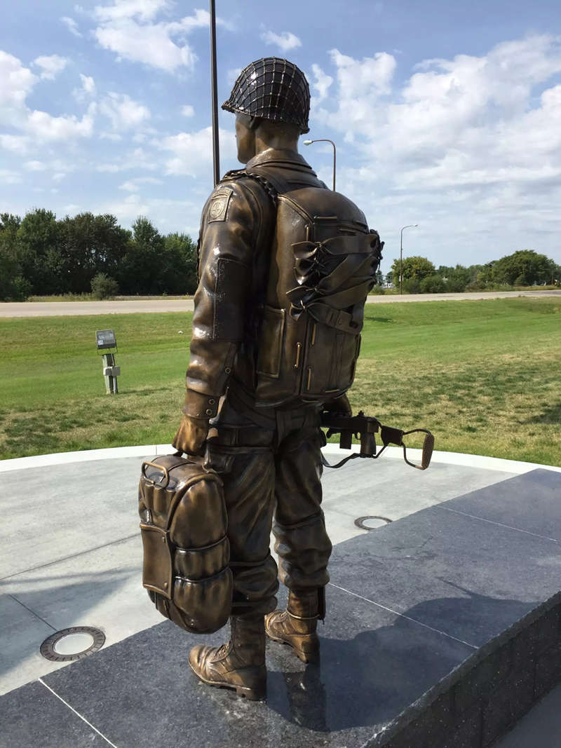 bronze solider statue-Trevi Sculpture-01