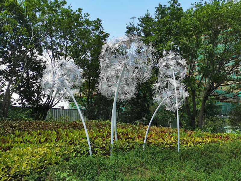 fantasy wire dandelions-Trevi Sculpture3
