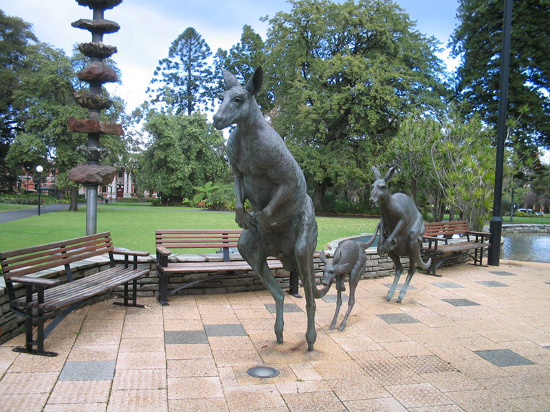 kangaroo sculpture - Trevi Statue