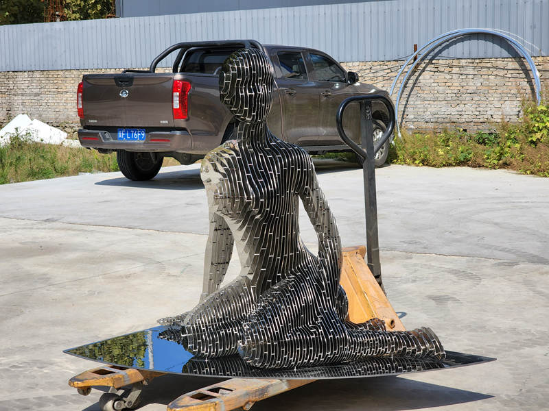 metal disappearing sculptures-Trevi Sculpture