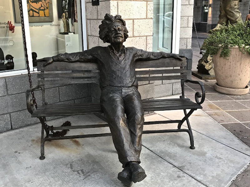 Albert Einstein statue -Trevi Statue