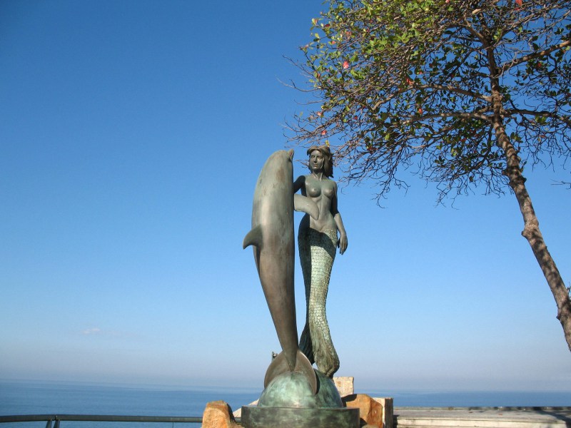 famous mermaid statues-Trevi Statue