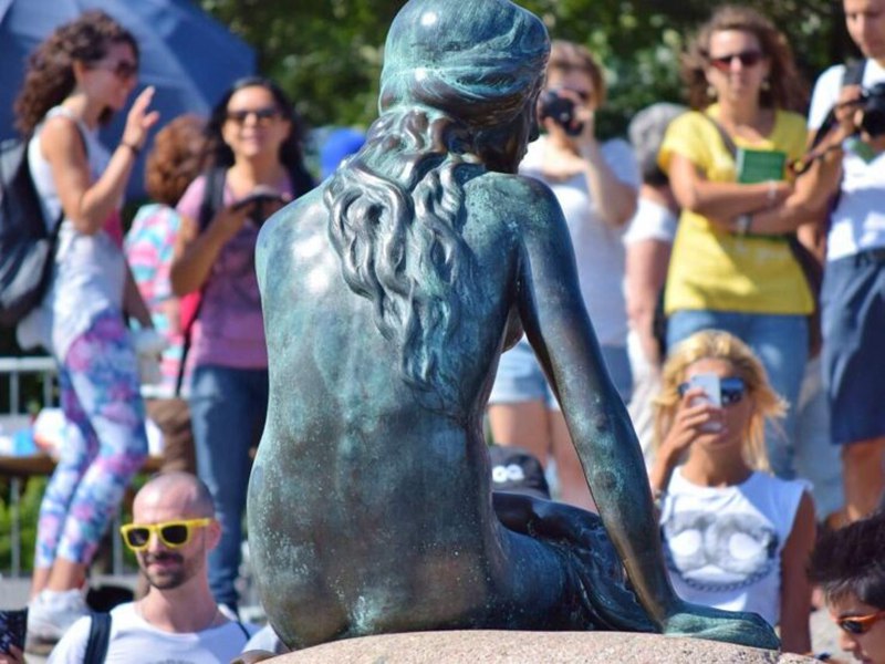 little mermaid statue