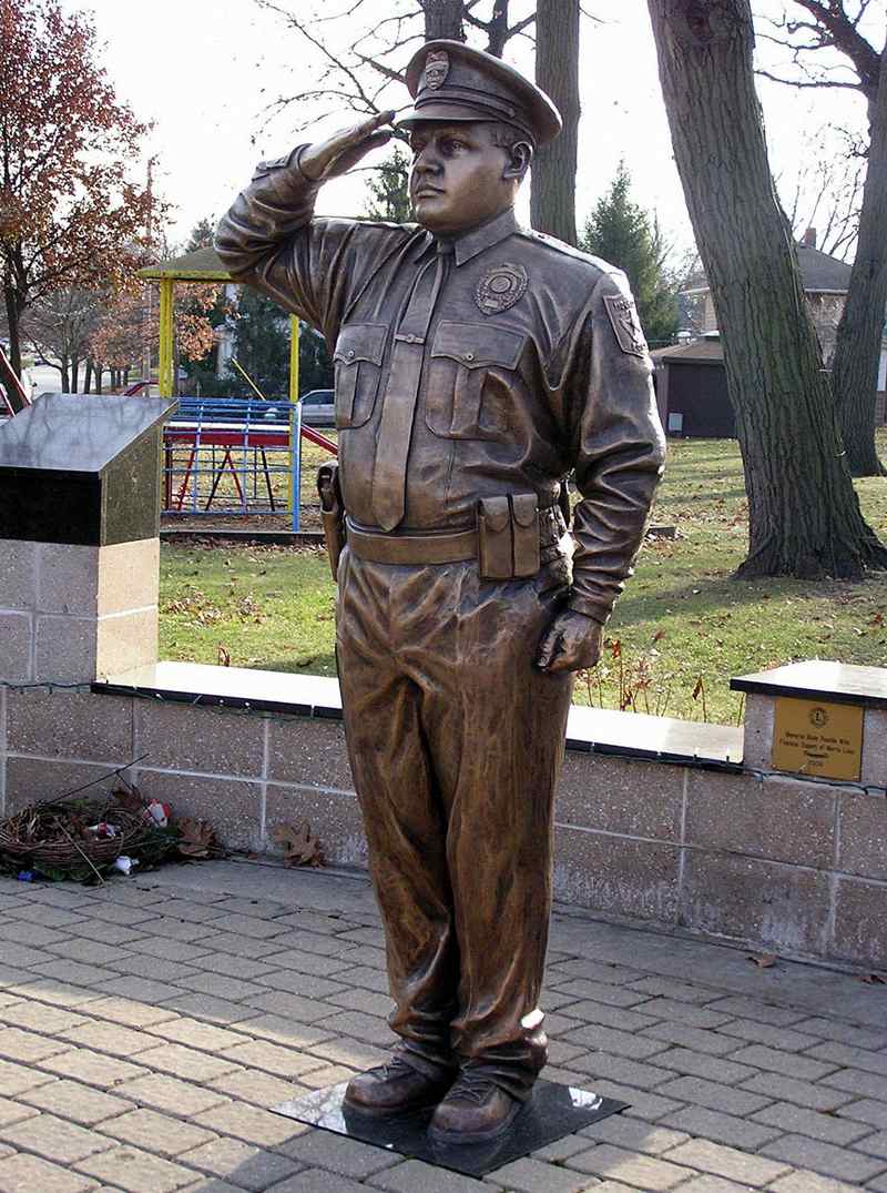police bronze statue-01-Trevi Statue