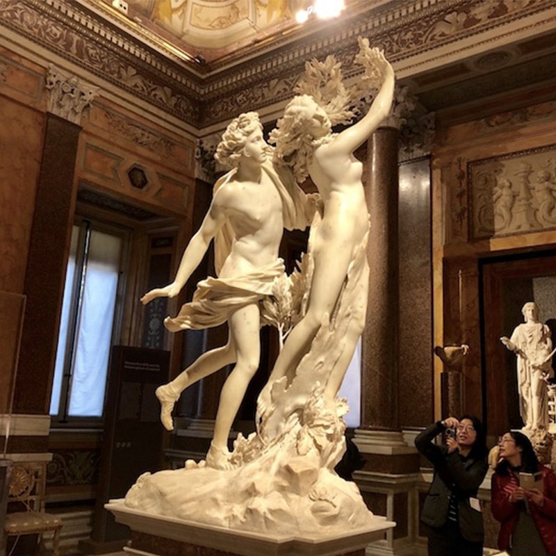 Apollo and Daphne Statue