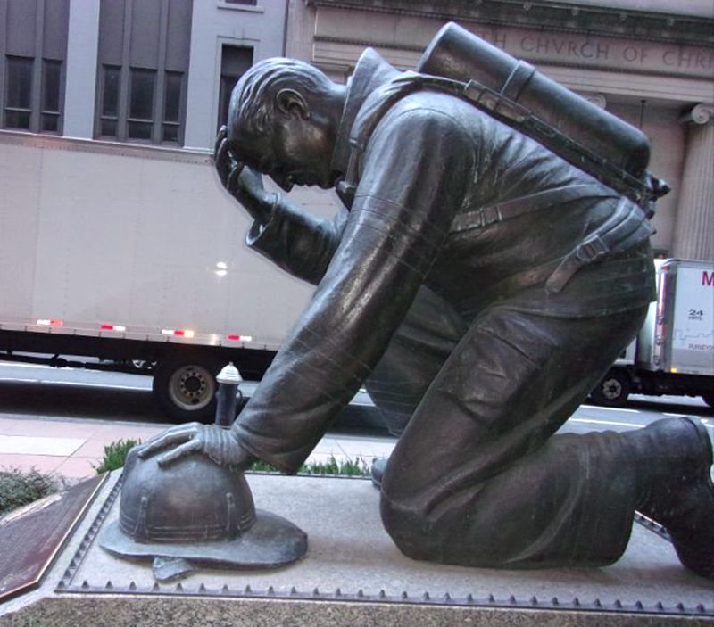 kneeling firefighter-01-Trevi Statue