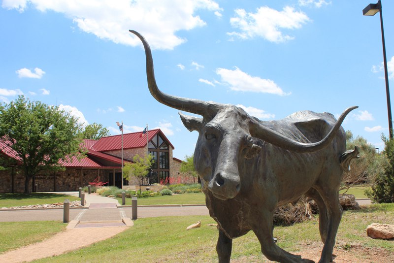 life size longhorn statue-01