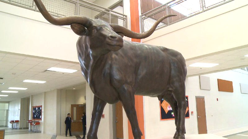 longhorn yard sculpture