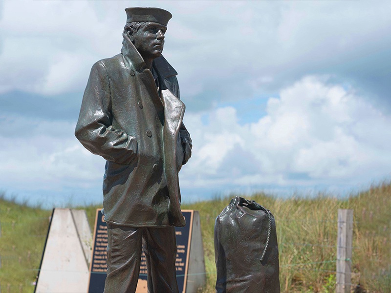 navy statue-01