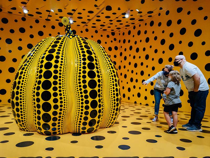 yayoi kusama pumpkin sculpture