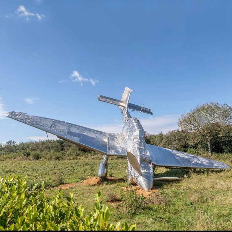 airplane sculpture