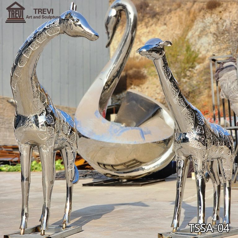metal giraffe sculpture