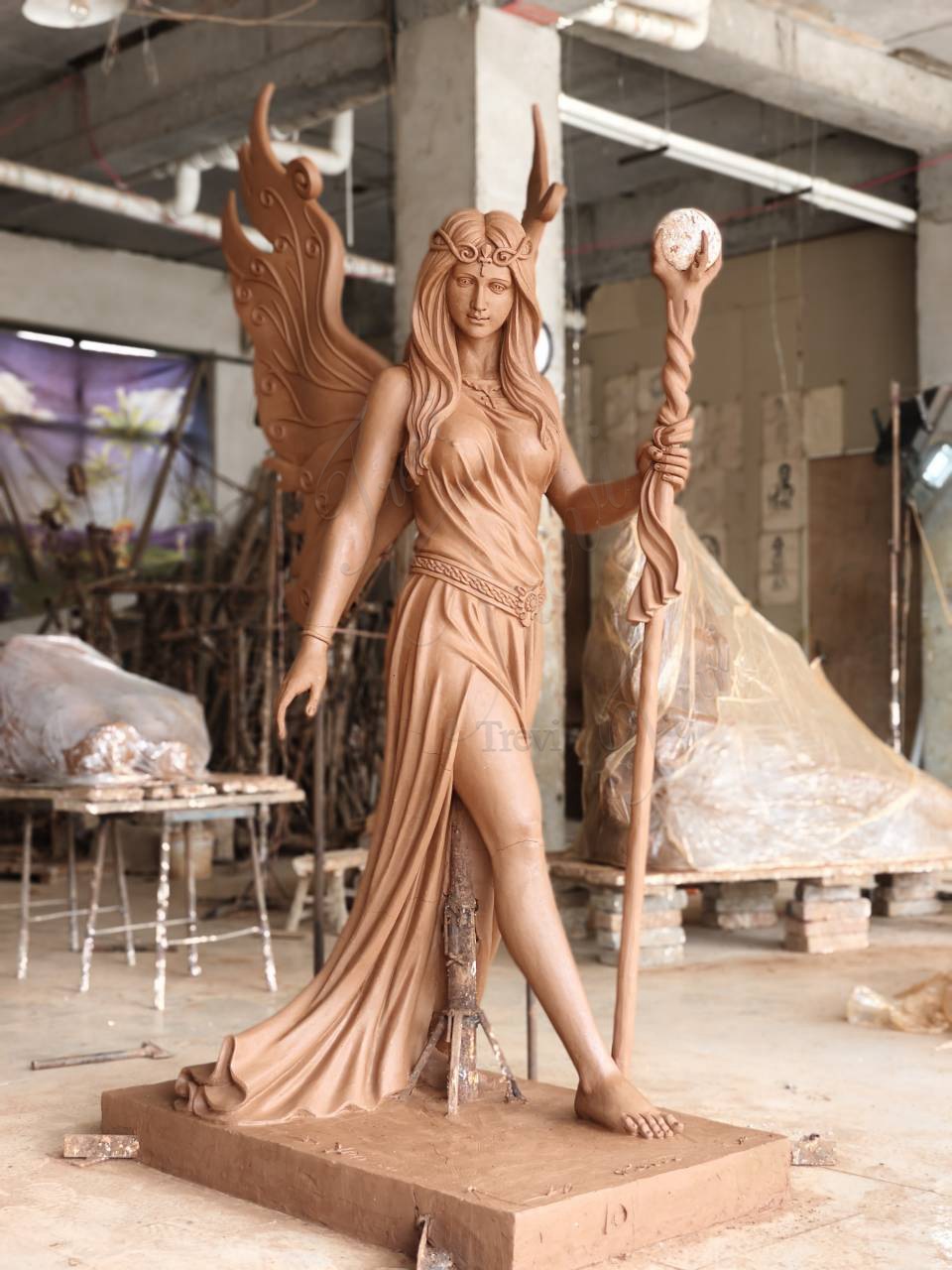 aine goddess statue