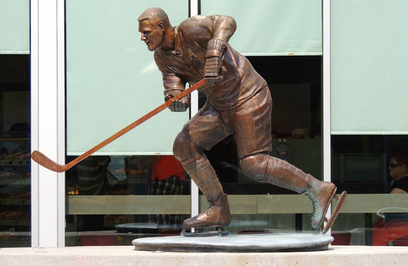 Tim Horton Hockey Statue
