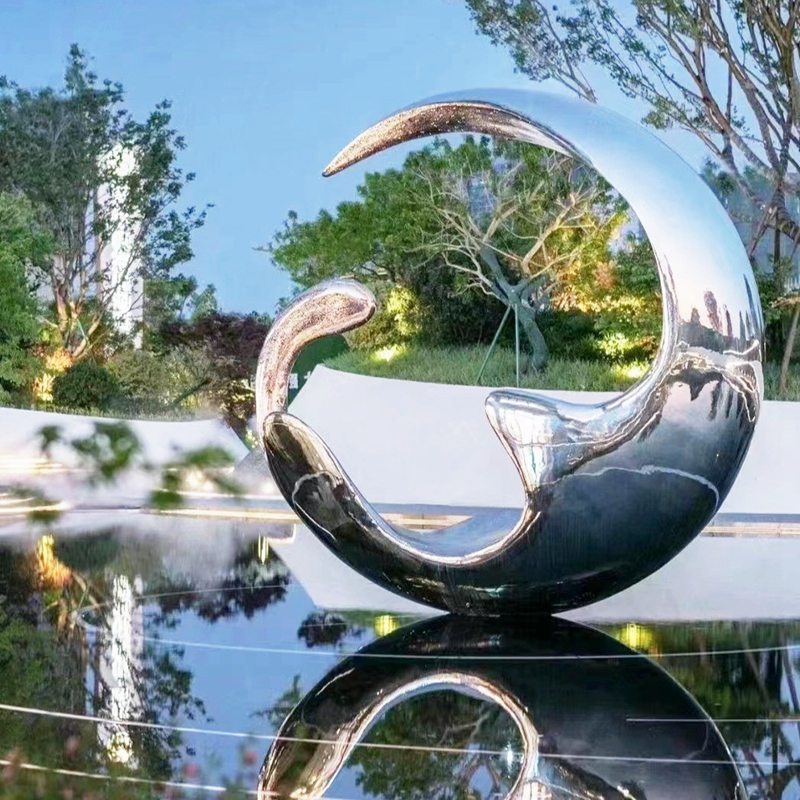 mirror stainless steel sculpture