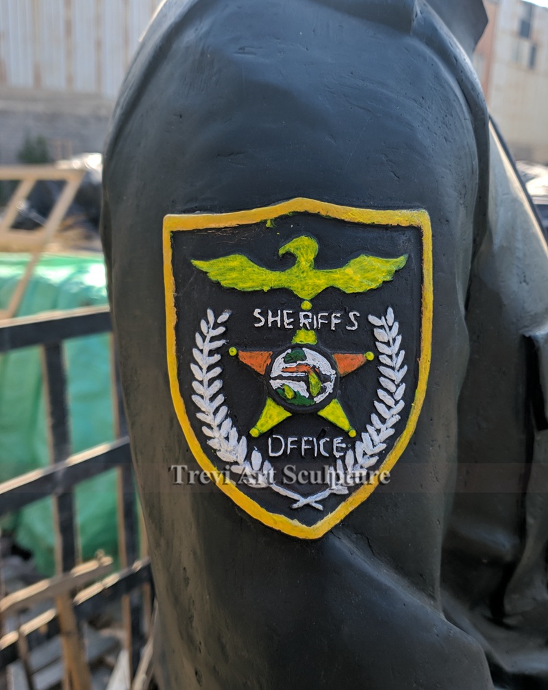 Bronze Police Officer Statue details