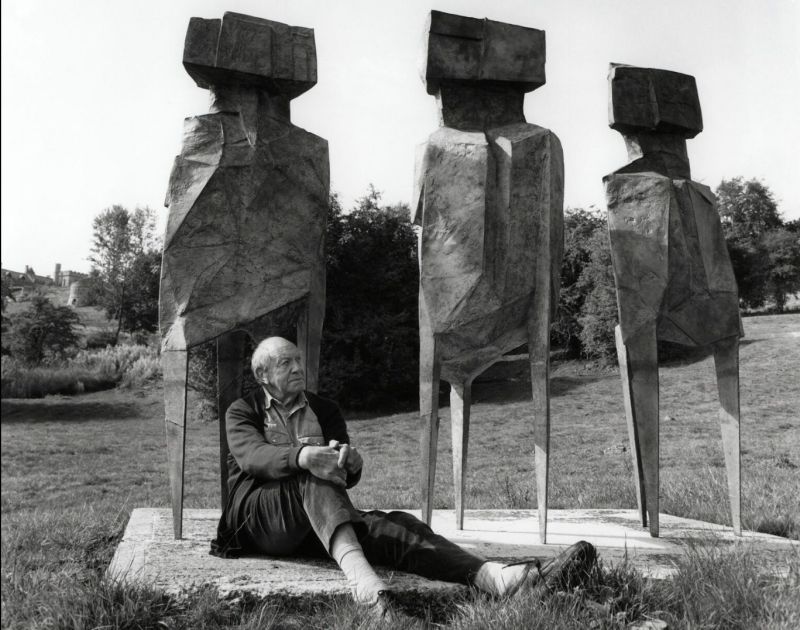 Lynn Chadwick sculpture10