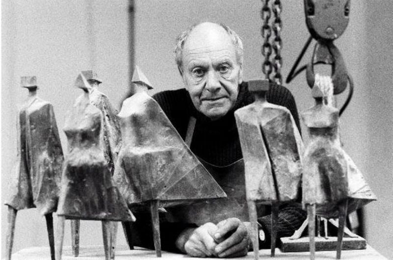 Lynn Chadwick sculpture5