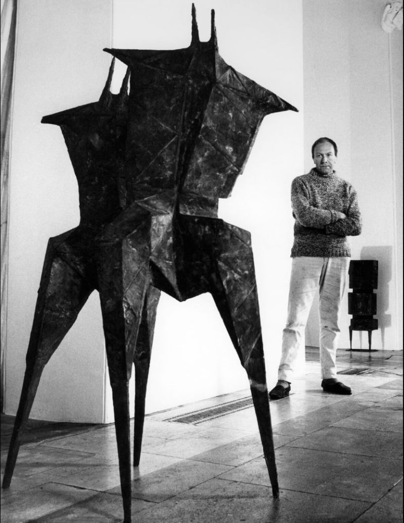 Lynn Chadwick sculpture9