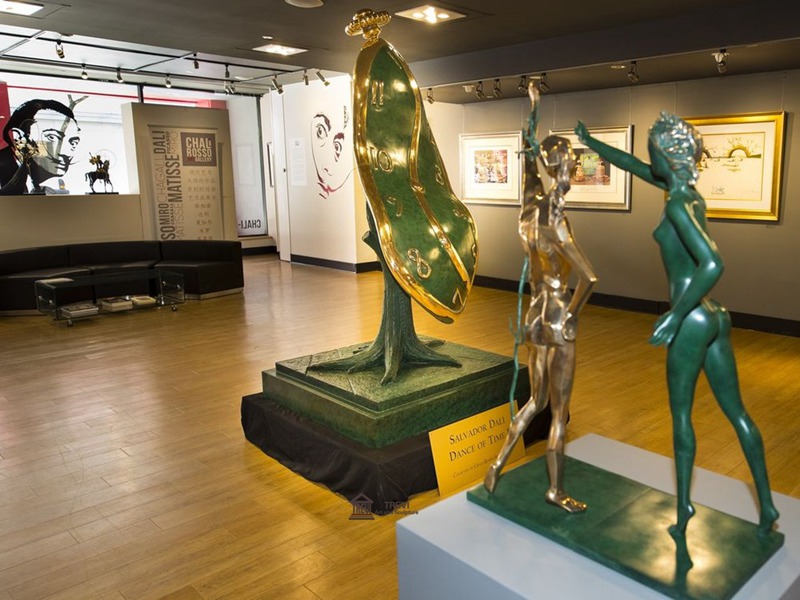 Famous Dali Sculpture