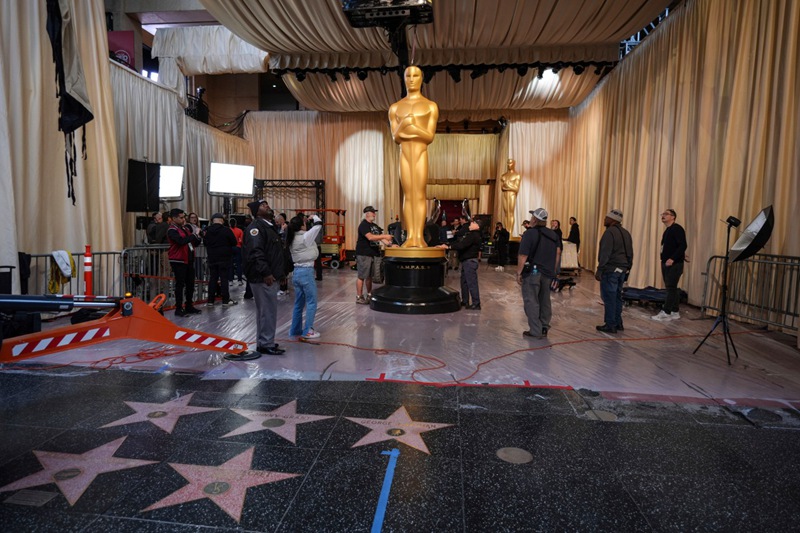 large Oscar Statue