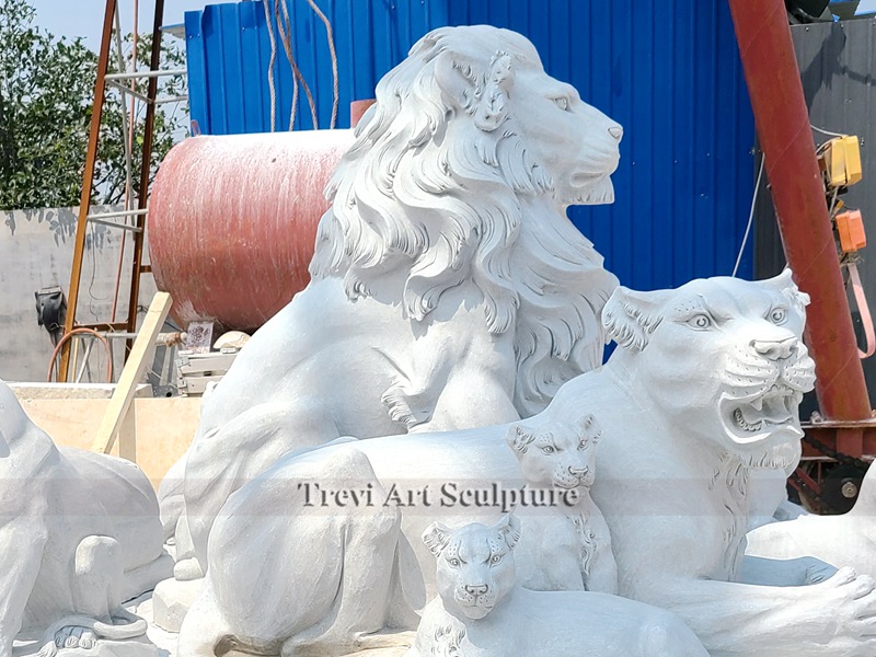Large Marble lion family