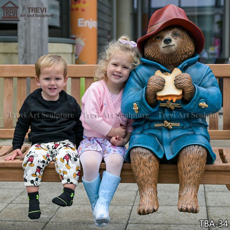 Outdoor bronze paddington bear statue
