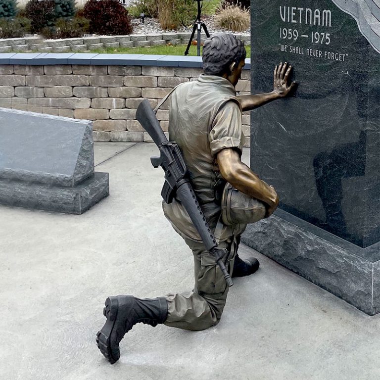 Vietnam-War-Memorial-Statue