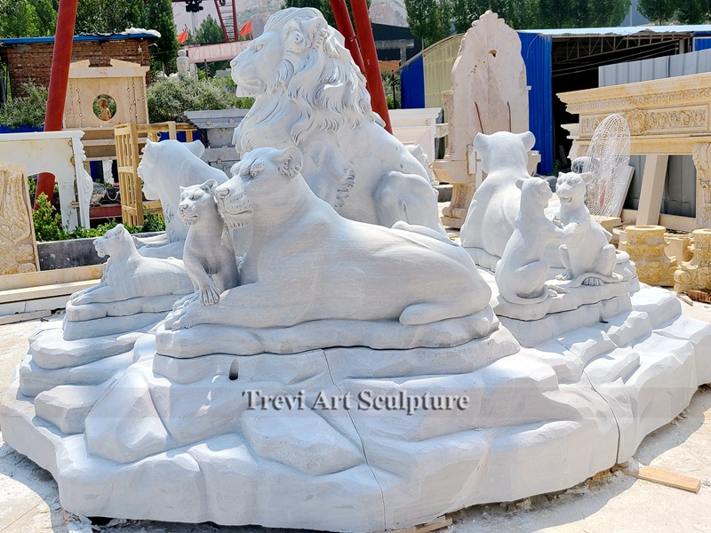 lion family statue details