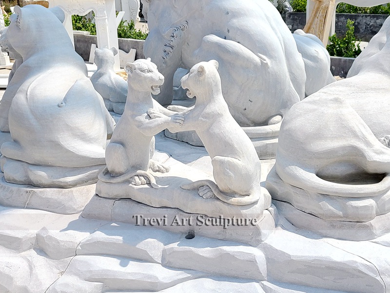 lion family statue for outdoor
