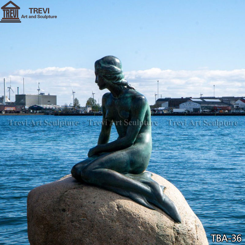 little mermaid statue