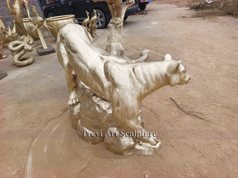 mountain lion statue