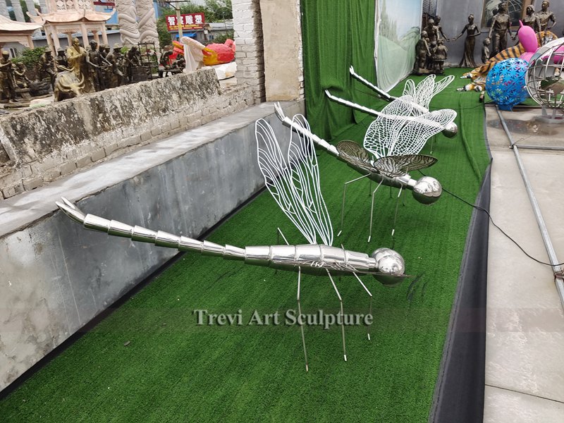 Metal Dragonfly Sculpture trevi