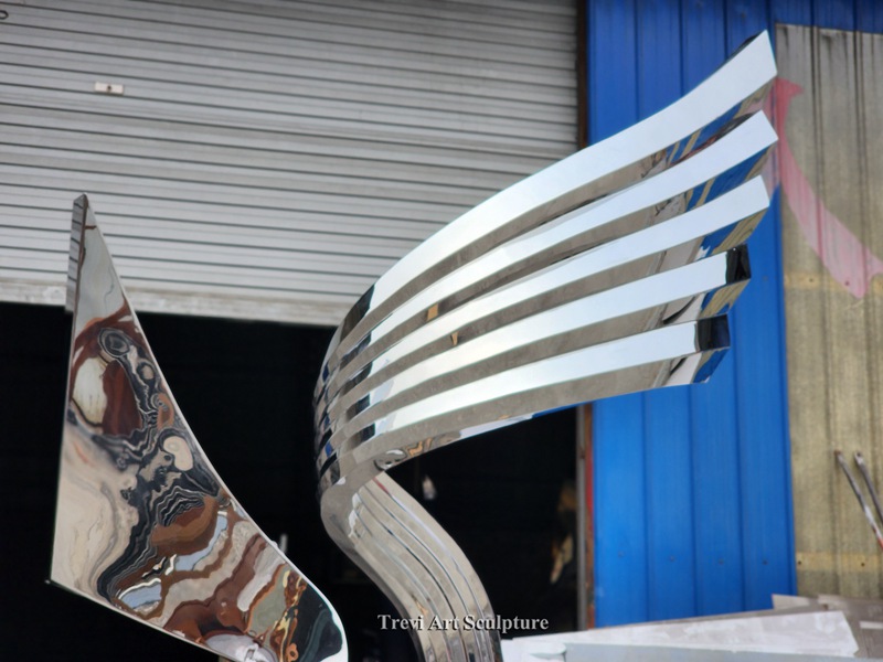 ribbon sculpture detail
