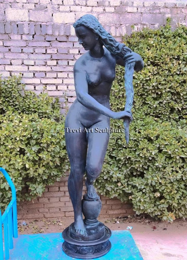 Venus bathing bronze statue