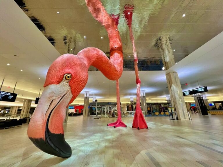 exploring-12-iconic-airport-art-sculptures-around-the-world